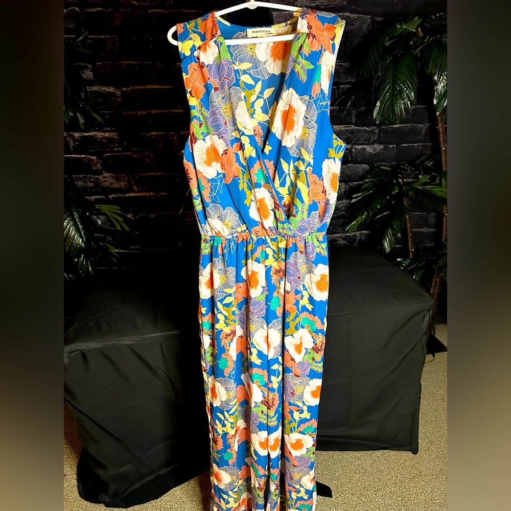 Beautiful floral jumpsuit excellent conditions perfect for the spring/summer